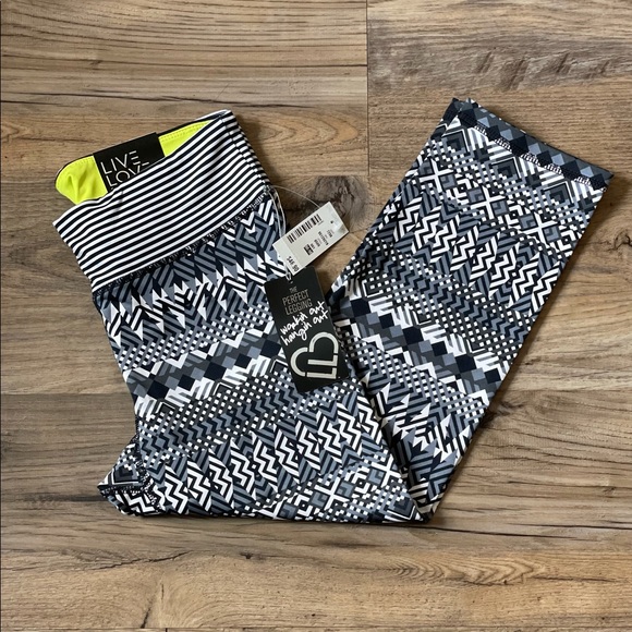 Aeropostale Live Love Dream crop leggings